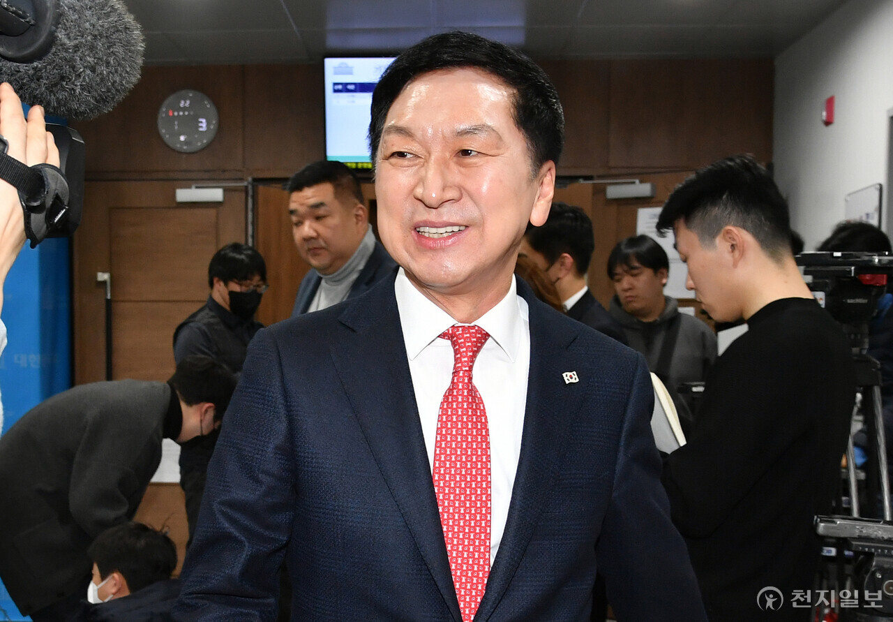 [천지일보=박준성 기자] 국민의힘 김기현 당 대표 후보가 26일 서울 여의도 국회 소통관에서 열린 기자회견을 마친 후 이동하고 있다. ⓒ천지일보 2023.02.26.