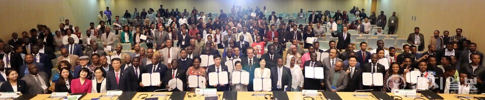 2018년 8월 15일 에티오피아 아디스아바바의 유엔(UN) 아프리카경제위원회(UN ECA)에서 ‘에티오피아 평화 콘퍼런스’가 열린 가운데 참석자들이 기념촬영을 하고 있다. ⓒ천지일보 2023.03.06