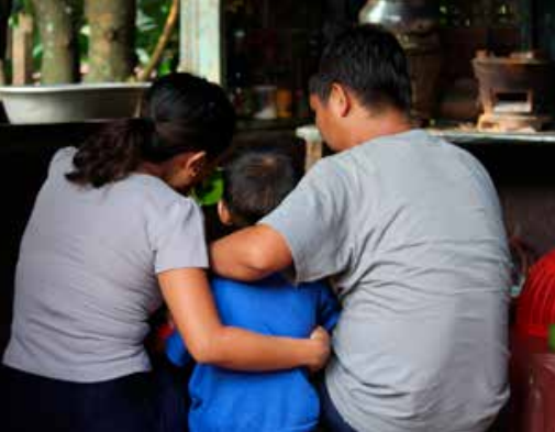 미얀마 내전 지역에 사는 에스더 가족 (출처: 오픈도어선교회 월간소식지 3월호)