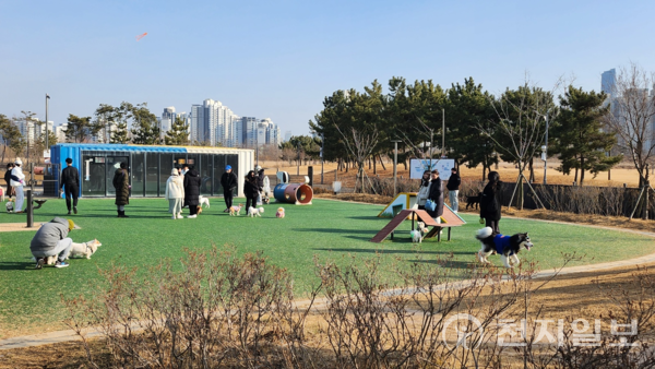 인천 연수구 송도 달빛공원 도그파크 사진(제공: 인천시) ⓒ천지일보 2023.03.23