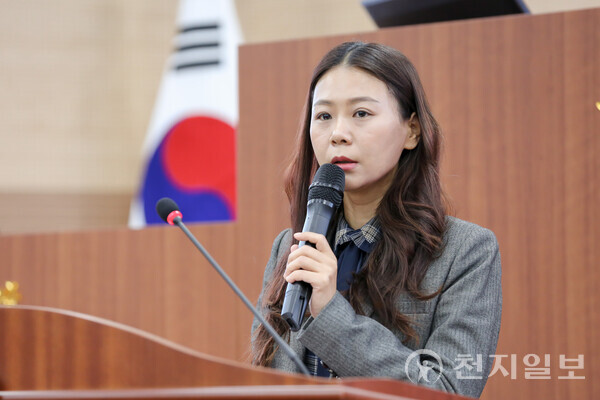 김미영 아산시의원이 22일 열린 제241회 아산시의회 임시회 제2차 본회의에서 5분 발언을 하고 있다. (제공: 아산시의회) ⓒ천지일보 2023.03.24.