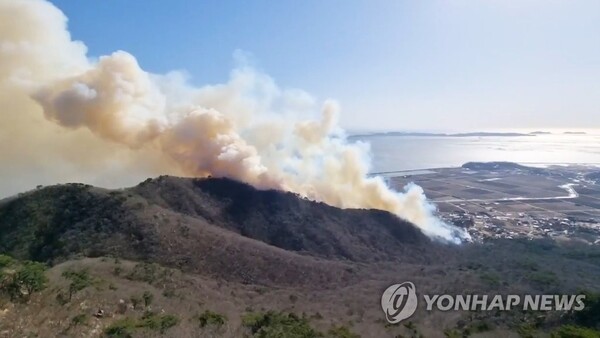 인천 강화도 마니산서 불…대응 1단계 발령해 진화작업 (출처: 연합뉴스)