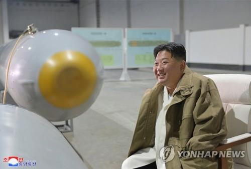 북한은 21~23일 김정은 국무위원장이 참관한 가운데 '핵무인수중공격정' 수중폭발 시험과 전략순항미사일 핵탄두 모의 공중폭발시험을 각각 진행했다고 조선중앙통신이 2023년 3월 24일 보도했다. (출처: 연합뉴스)
