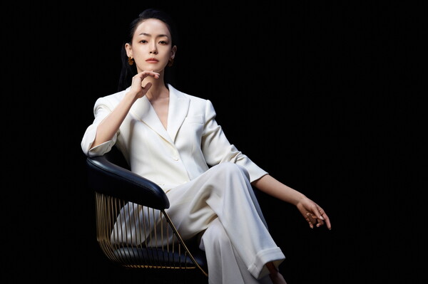 이자녹스 새 앰배서더로 선정된 싱어송라이터 김윤아. (제공: LG생활건강)