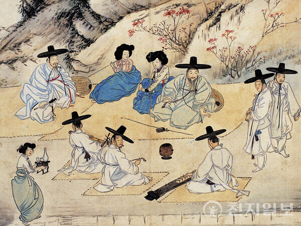 조선시대의 풍속화가인 신윤복의 '상춘야흥'이다. 진달래꽃이 화사하게 피어난 화창한 봄날에 선비들이 야외에서 봄을 즐기고 있는 모습을 담아냈다.(원본 간송미술문화재단 소장) ⓒ천지일보 2023.04.03