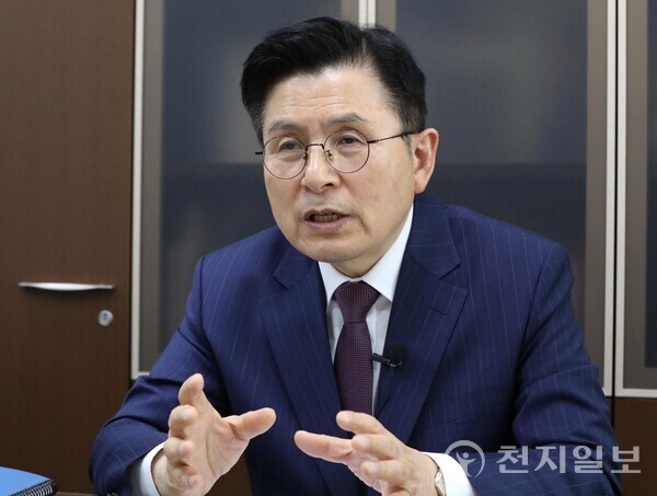 [천지일보=남승우 기자] 미래통합당(국민의힘 전신) 황교안 전 대표가 지난 10일 서울 용산구 황교안 캠프에서 천지일보와 인터뷰하고 있다. ⓒ천지일보 2023.04.10.