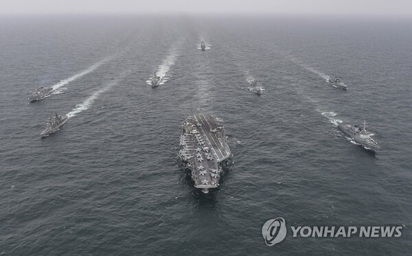 이달 4일 제주남방 공해상에서 열린 한미일 해상 훈련. (출처: 연합뉴스)