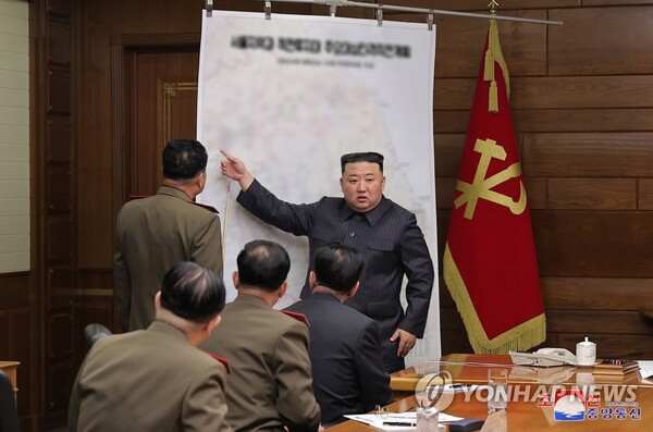 북한은 김정은 국무위원장 주재로 노동당 중앙군사위원회 확대회의를 열어 '전쟁억제력'의 공세적 확대를 위한 방안을 논의했다. (출처: 연합뉴스)