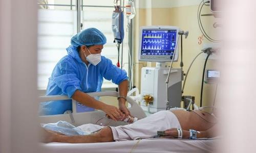 베트남 호찌민 열대성질환 병원에서 치료를 받고 있는 코로나 환자 (출처: VN익스프레스 사이트 캡처, 연합뉴스)