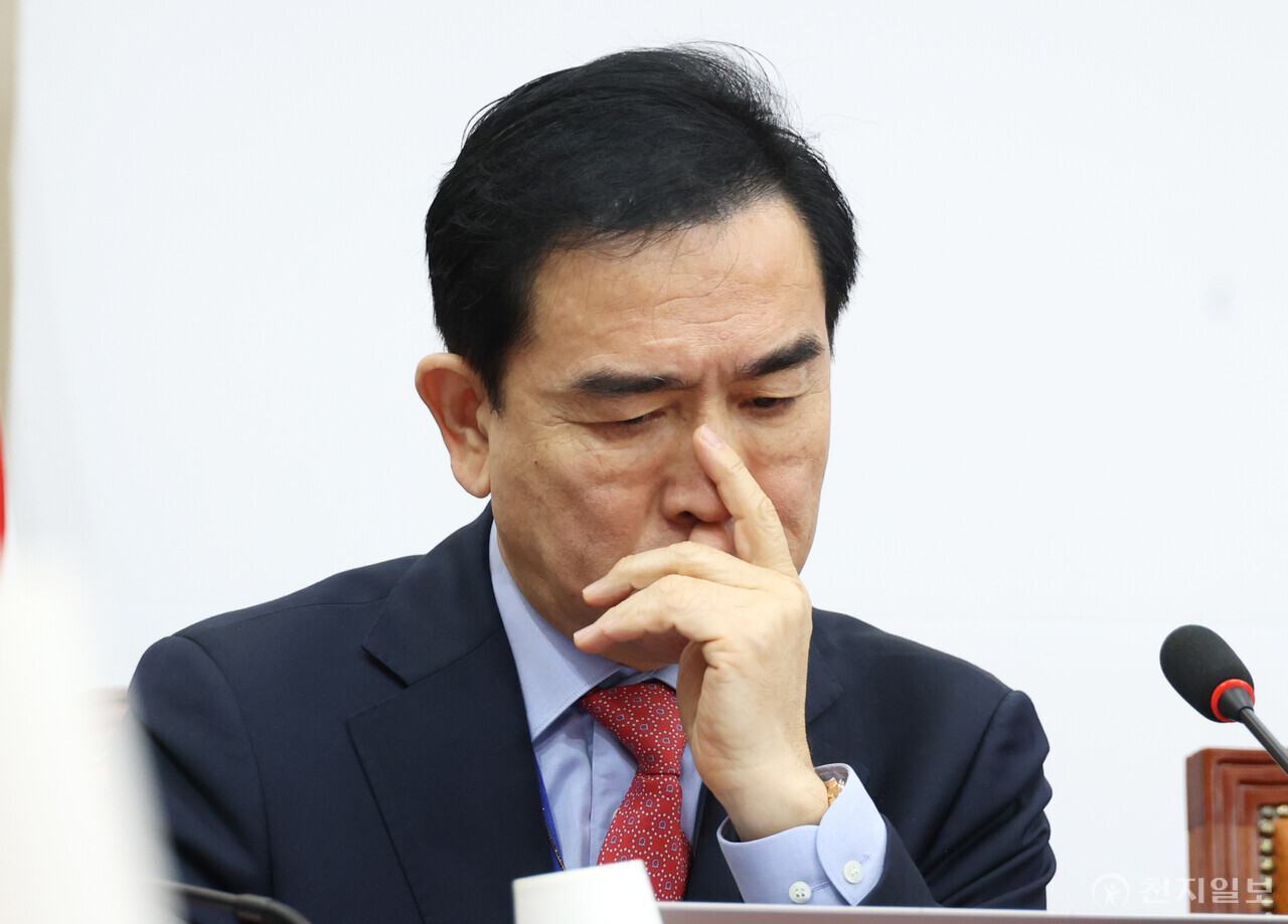 [천지일보=박준성 기자] 국민의힘 태영호 최고위원이 1일 서울 여의도 국회에서 열린 최고위원회의에서 잠시 생각에 잠겨 있다. ⓒ천지일보 2023.05.01.