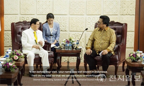 2018년 1월 29일 인도네시아 국회의사당에서 이 대표가 오스만 삽따 오당 인도네시아 상원 의장을 만나 HWPL 평화활동에 대해 설명하고 있다.ⓒ천지일보(제공: HWPL)