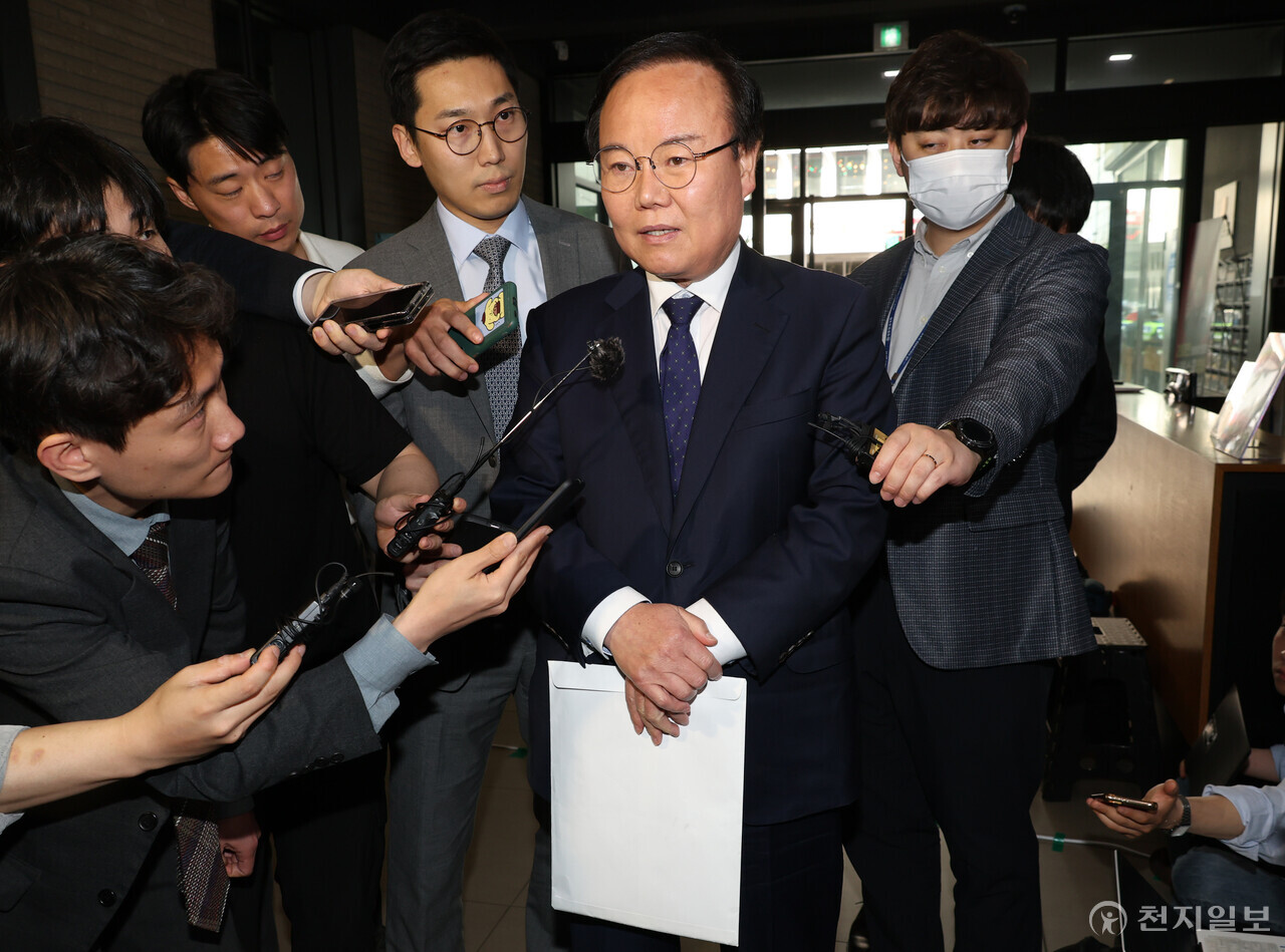 [천지일보=박준성 기자] 국민의힘 김재원 최고위원이 8일 오후 서울 여의도 국민의힘 당사에서 열린 윤리위원회에 출석하고 있다. ⓒ천지일보 2023.05.08.