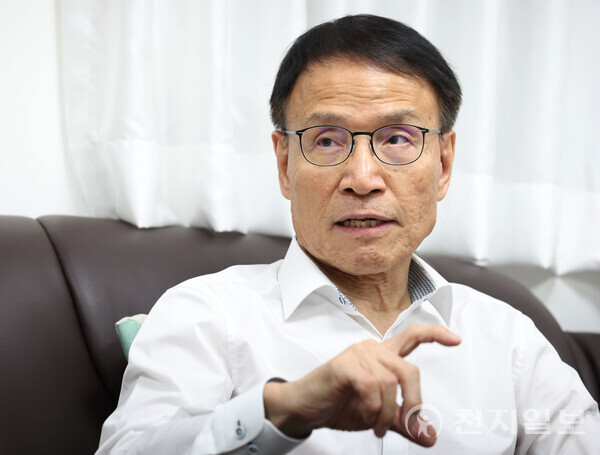 [천지일보=남승우 기자] 권기대 베가북스 대표가 챗GPT와 대화형AI에 대해 설명하고 있다.ⓒ천지일보 2023.06.05.