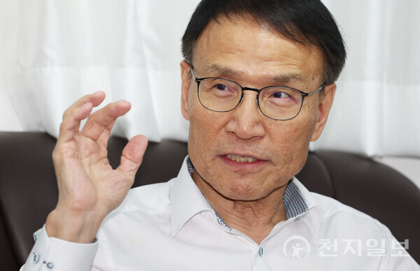 [천지일보=남승우 기자] 권기대 베가북스 대표가 챗GPT와 대화형AI에 대해 설명하고 있다.ⓒ천지일보 2023.06.05.