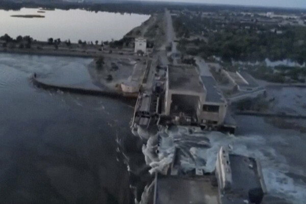 러시아가 지난해 2월 침공해 장악하고 있는 우크라이나 남부 헤르손주 노바 카호우카의 댐이 6일(현지시간) 폭파돼 주민 대피령이 내려졌다. (출처: 뉴시스)