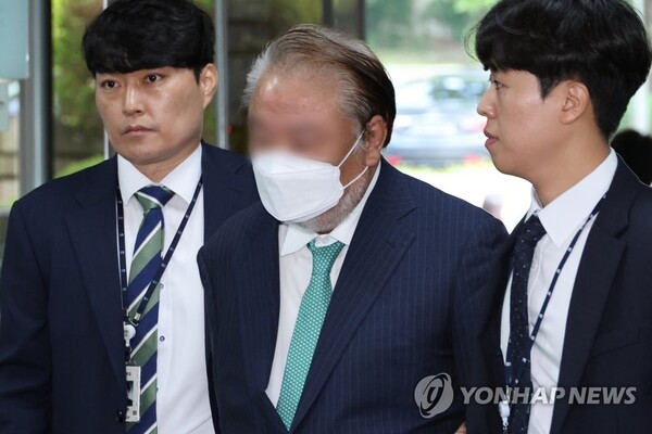 구속심사 법정 향하는 백현동 민간업자. (출처: 연합뉴스)