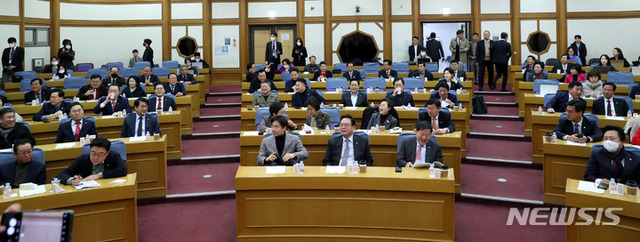 국민의힘 의원들이 15일 오전 서울 여의도 국회에서 열린 국민의힘 공부모임인 ‘국민공감’에 참석해 있다. (출처: 뉴시스)