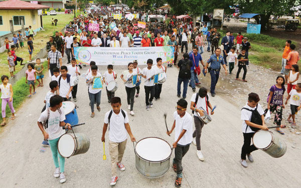 2015년 5월 25일 필리핀 민다나오 마긴다나오 주에서 세계평화선언 2주년을 기념해 청년 3000여명과 지역주민이 참여한 걷기 대회를 진행하고 있다. (제공: HWPL) ⓒ천지일보 2023.06.20.