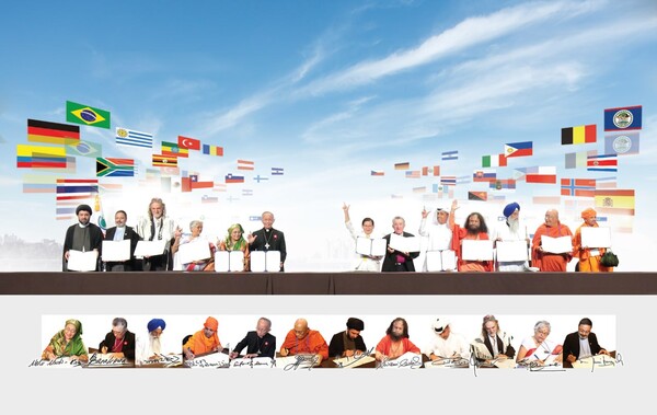 하늘문화세계평화광복(HWPL, 대표 이만희)이 ‘종교대통합 만국회의(WARP·World Alliance of Religions Peace Summit)’ 개최 둘째 날인 18일 서울 63빌딩컨벤션센터 그랜드볼룸에서 세계평화를 위한 종교대통합 협약식을 치렀다. (제공:HWPL) ⓒ천지일보 2023.06.28.