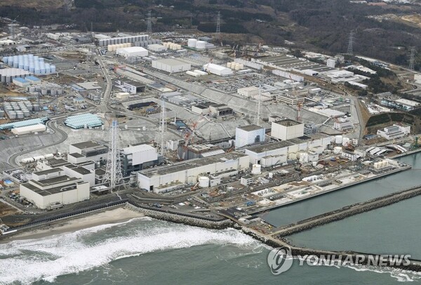 2011년 대지진 때 폭발사고로 가동이 중단된 도쿄전력 후쿠시마 제1원자력발전소. 2016년 3월 촬영한 모습으로 단계적 폐로 작업이 진행 중이다. (출처: 연합뉴스)