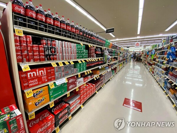 상점에 놓인 음료들. (출처: 연합뉴스)