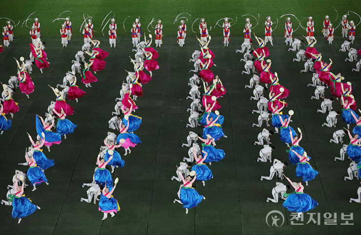 2019년 9월 18일 9.18 평화 만국회의 제5주년 기념식에서 소고춤과 청도 차산농악 등 HWPL 평화예술단의 공연이 펼쳐지고 있다.  (제공:HWPL) ⓒ천지일보 2023.07.19.