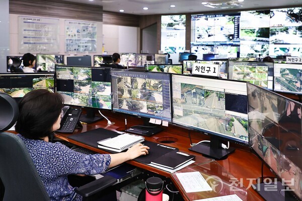 용인시 청사 10층에 있는 방범 CCTV 관제센터 전경. (제공: 용인특례시) ⓒ천지일보 2023.08.09.