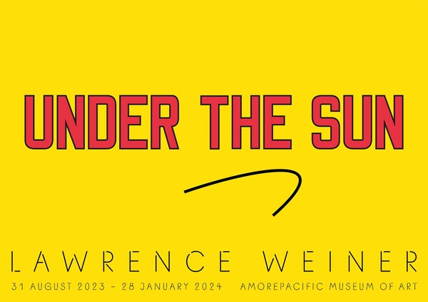 아모레퍼시픽미술관 ‘LAWRENCE WEINER: UNDER THE SUN’ 전시 포스터. (제공: 아모레퍼시픽)