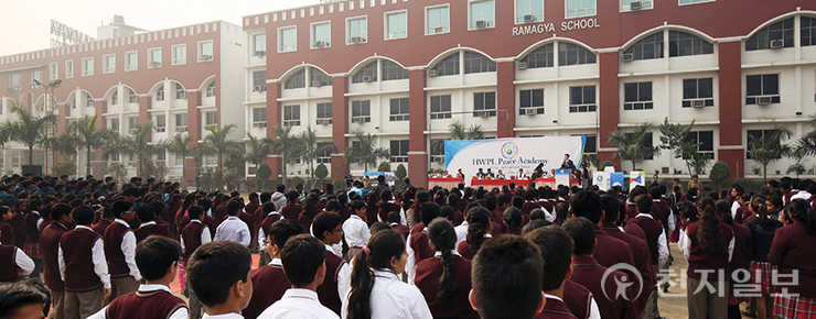 2015년 12월 21일 라마갸 학교에서 HWPL 평화 학교 선정 기념식이 열렸다. 행사와 참석자들의 모습. (제공:HWPL) ⓒ천지일보 2023.09.08.