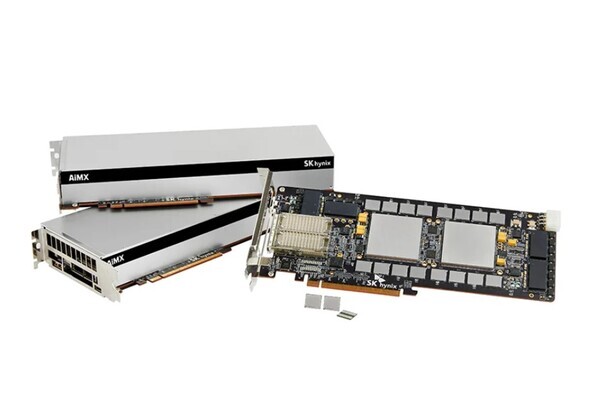 GDDR6-AiM(Accelerator-in-Memory)을 여러 개 연결해 성능을 한층 개선한 가속기 카드 ‘AiMX’ 시제품 (제공: SK하이닉스) ⓒ천지일보 2023.09.18.
