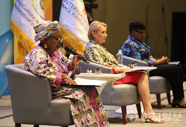 19일 열린 세계여성평화 콘퍼런스 참석자들이 발제하고 있다. ⓒ천지일보 2023.09.25.