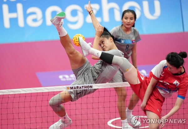 한국과 라오스의 세팍타크로 여자 단체 조별리그 경기 모습. (출처: 연합뉴스)