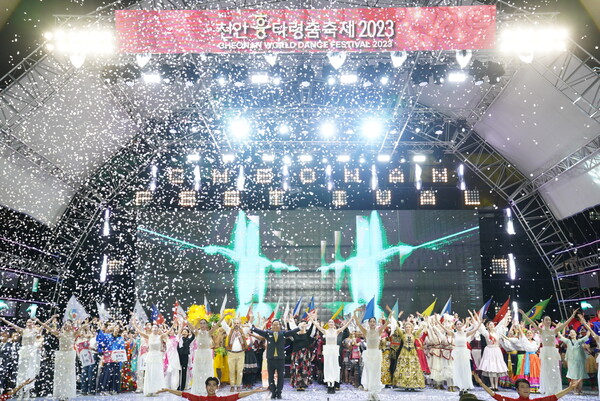 9일 ‘천안흥타령춤축제 2023’ 폐막식이 열리고 있다. (제공: 천안시) ⓒ천지일보 2023.10.10.
