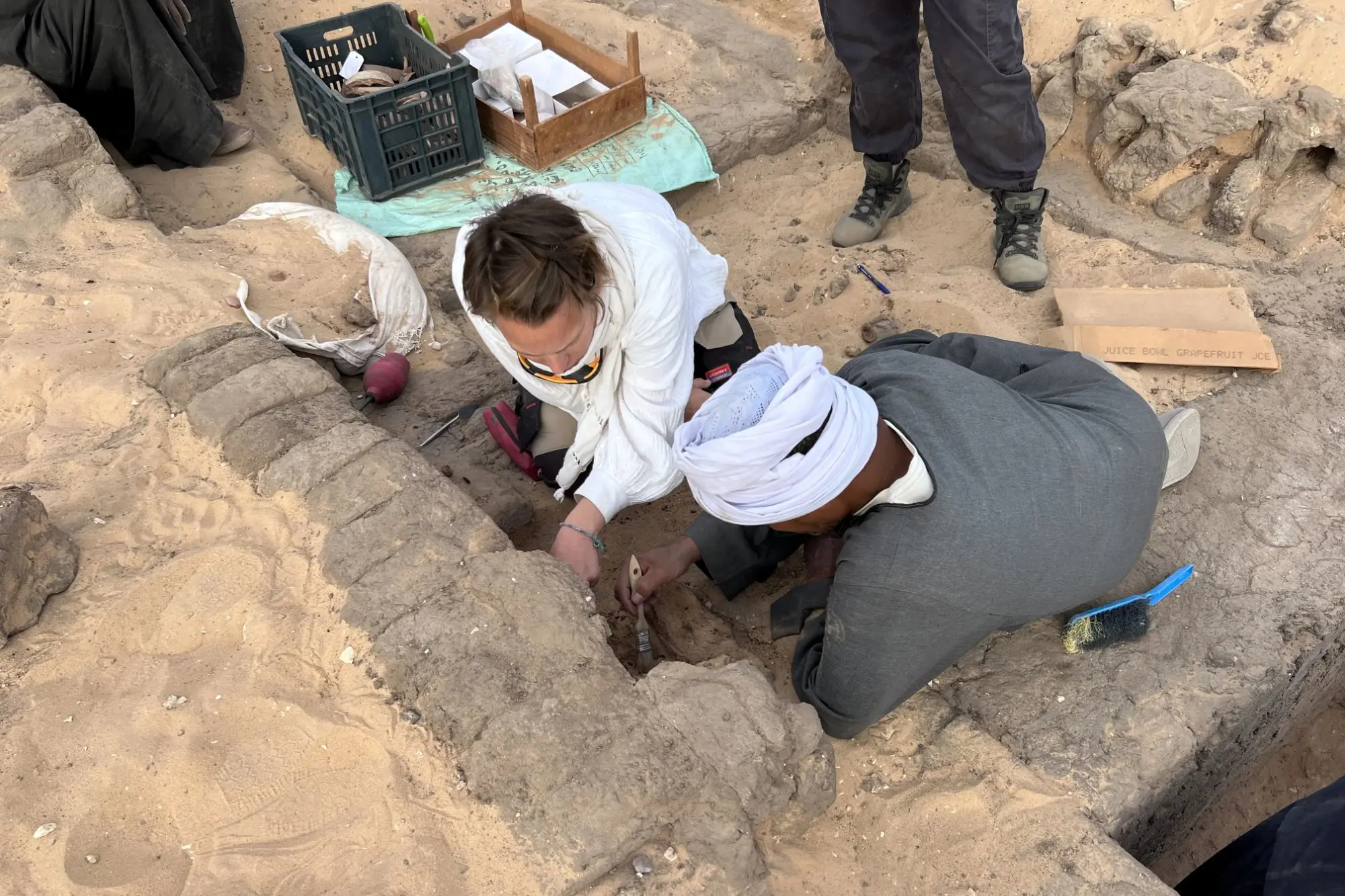 비엔나 대학교의 고고학자 크리스티나 쾰러가 이끄는 독일-오스트리아 조사팀의 조사 모습. (빈 대학교) ⓒ천지일보 2023.10.17.