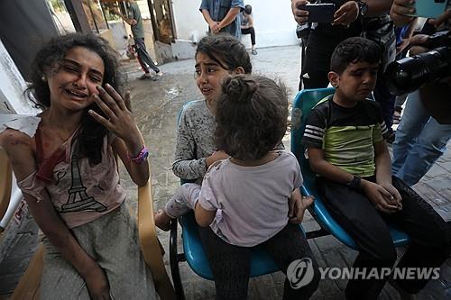 사진은 공포 휩싸인 가자지구 어린이들(출처: 연합뉴스)