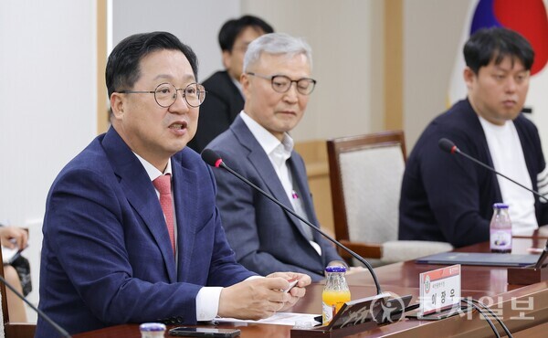 대전시가 23일 오후 3시 대전시청 중회의실에서 국내 우량기업 8개 사와 988억원 투자 업무협약을 체결했다. (제공: 대전시) ⓒ천지일보 2023.10.23.