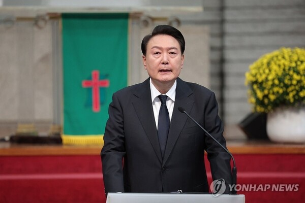 윤석열 대통령이 29일 서울 성북구 영암교회에서 열린 이태원 참사 1주기 추도 예배에서 추도사를 하고 있다. (출처: 연합뉴스)