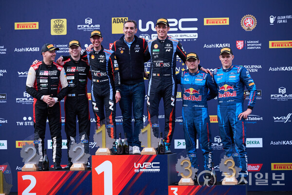 현대자동차가 지난 26~29일(현지시간) 진행된 2023 월드랠리챔피언십(WRC) 12번째 라운드 ‘중부 유럽 랠리’에서 현대차 월드랠리팀 티에리 누빌 선수가 1위를 차지했다고 30일 밝혔다. (제공: 현대자동차) ⓒ천지일보 2023.10.30.
