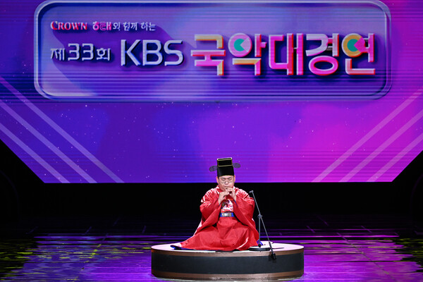 제33회 KBS국악대경연 결선연주회가 지난 24일 KBS홀에서 열린 가운데 기악부문에서 오대주(21, 남, 피리)씨가 대상을 받았다. 사진은 결선연주회 참여한 오씨.