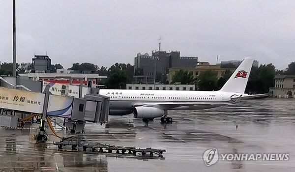 (베이징=연합뉴스) 북한 국영항공사인 고려항공 소속 여객기가 24일 중국 베이징 서우두 국제공항에 착륙해 있다. 2023.8.24