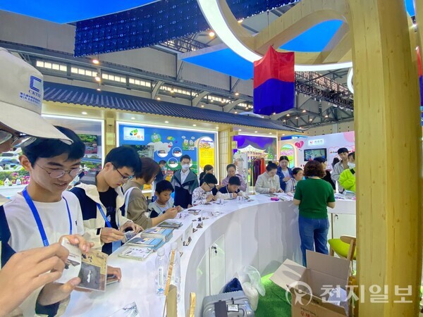 전북 남원시가 지난 3일부터 6일까지 자매도시인 중국 염성시에서 열리는 제5회 한중무역투자박람회에서 홍보관을 운영하고 있다. (제공: 남원시)ⓒ천지일보 2023.11.06.