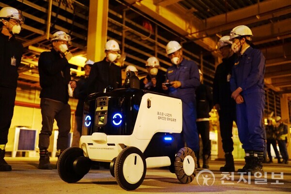 포스코 광양제철소 4열연공장 지하전기실에서 무인 시설관리 임무를 수행한 LG전자의 AI(인공지능) 자율주행로봇. (제공: LG전자) ⓒ천지일보 2023.11.15.
