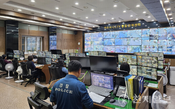 전남 여수시 CCTV통합관제센터가 지난 6일 소라면에서 발생한 화재에 선제적으로 대응해 대형화재의 상황을 막았다. 사진은 여수시 CCTV통합관제센터 모습.  ⓒ천지일보 2023.11.16.