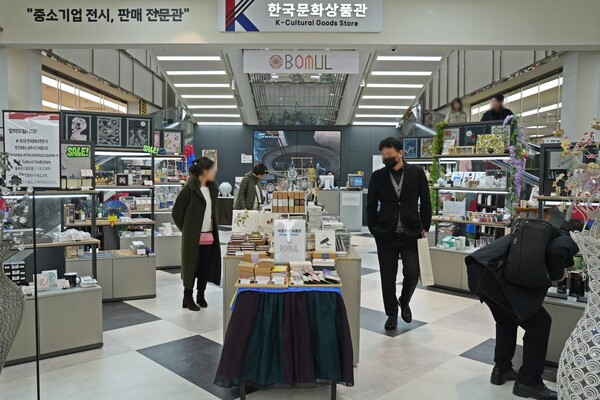 제타플렉스 서울역점에 오픈된 한국문화상품관 ‘보물’ 매장 전경. (제공: 롯데마트)