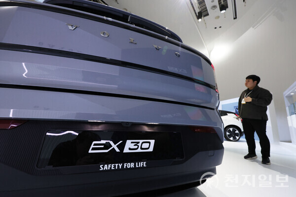 [천지일보=남승우 기자] 28일 서울 중구 동대문디자인플라자에서 ‘Volvo EX30 국내 최초 공개 미디어 이벤트’가 진행됐다. 사진은 EX30의 후면 모습. ⓒ천지일보 2023.11.28.