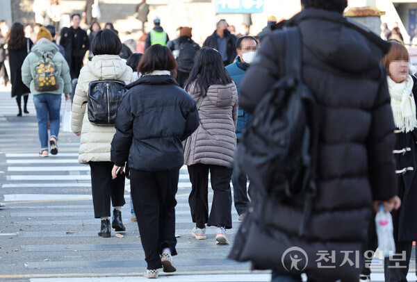 서울역 버스환승센터에서 시민들이 이동하고 있다. ⓒ천지일보DB