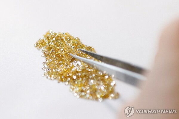 사진은 다이아몬드 (출처: 로이터통신, 연합뉴스)