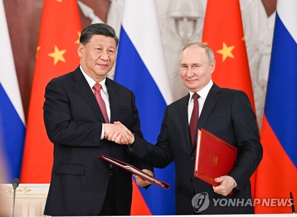 사진은 시진핑 중국 국가주석과 블라디미르 푸틴 러시아 대통령(출처: 신화, 연합뉴스)