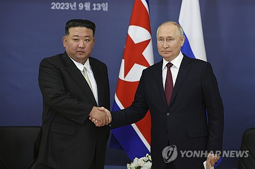 김정은(왼쪽) 북한 국무위원장과 푸틴 러시아 대통령. (출처: AP연합뉴스)