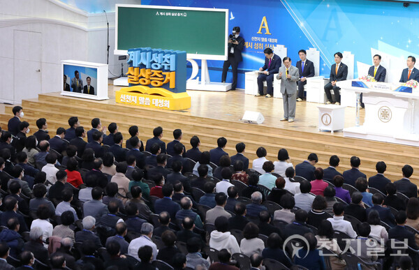 [천지일보=남승우 기자] 신천지예수교 증거장막성전(신천지예수교회) 이만희 총회장이 20일 부산 동구 범일동 안드레연수원에서 열린 ‘계시 성취 실상 증거 신천지 말씀대성회’에서 강연하고 있다.  ⓒ천지일보 2024.01.20.